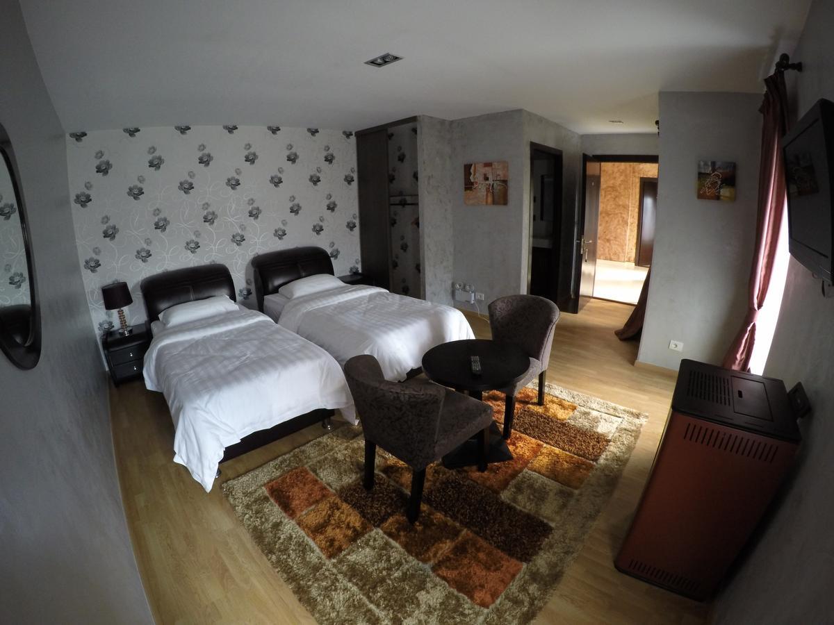 Johnny 4* Kamenice